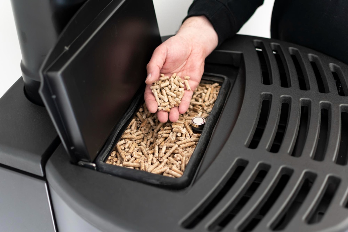 Pellet stove: what you absolutely must do before summer (otherwise, beware of unpleasant surprises)